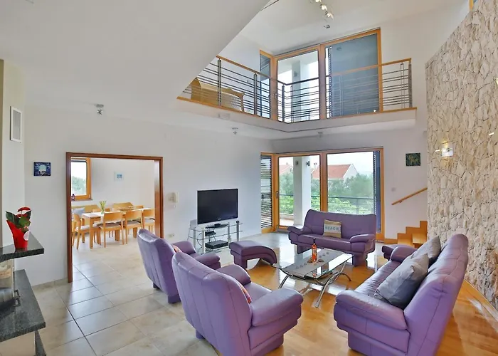 بيت للعطل House With A Swimming Pool - Diklo, - 15336